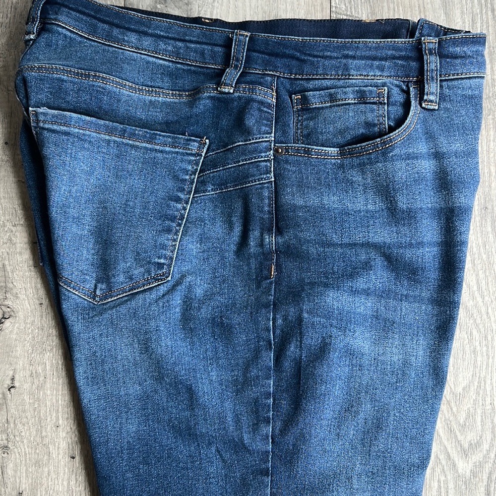 Bold Elements Cut to Curve Stretch Skinny Capri Jeans